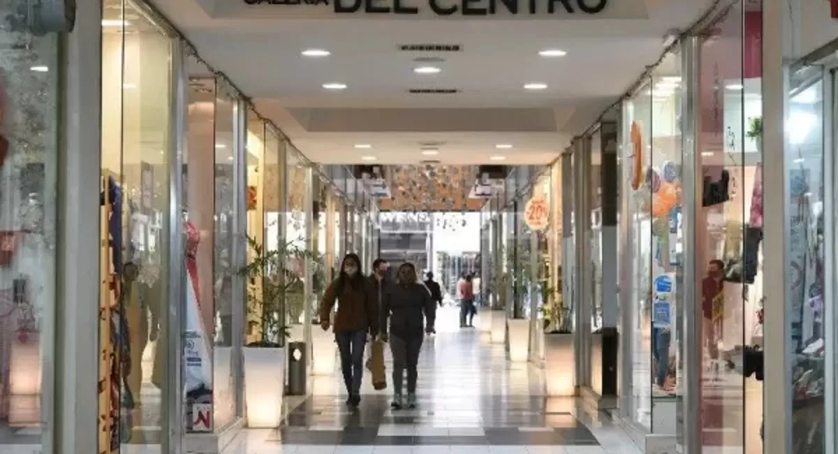 Cómo serán los horarios de atención del comercio durante el fin de semana largo en Tucumán