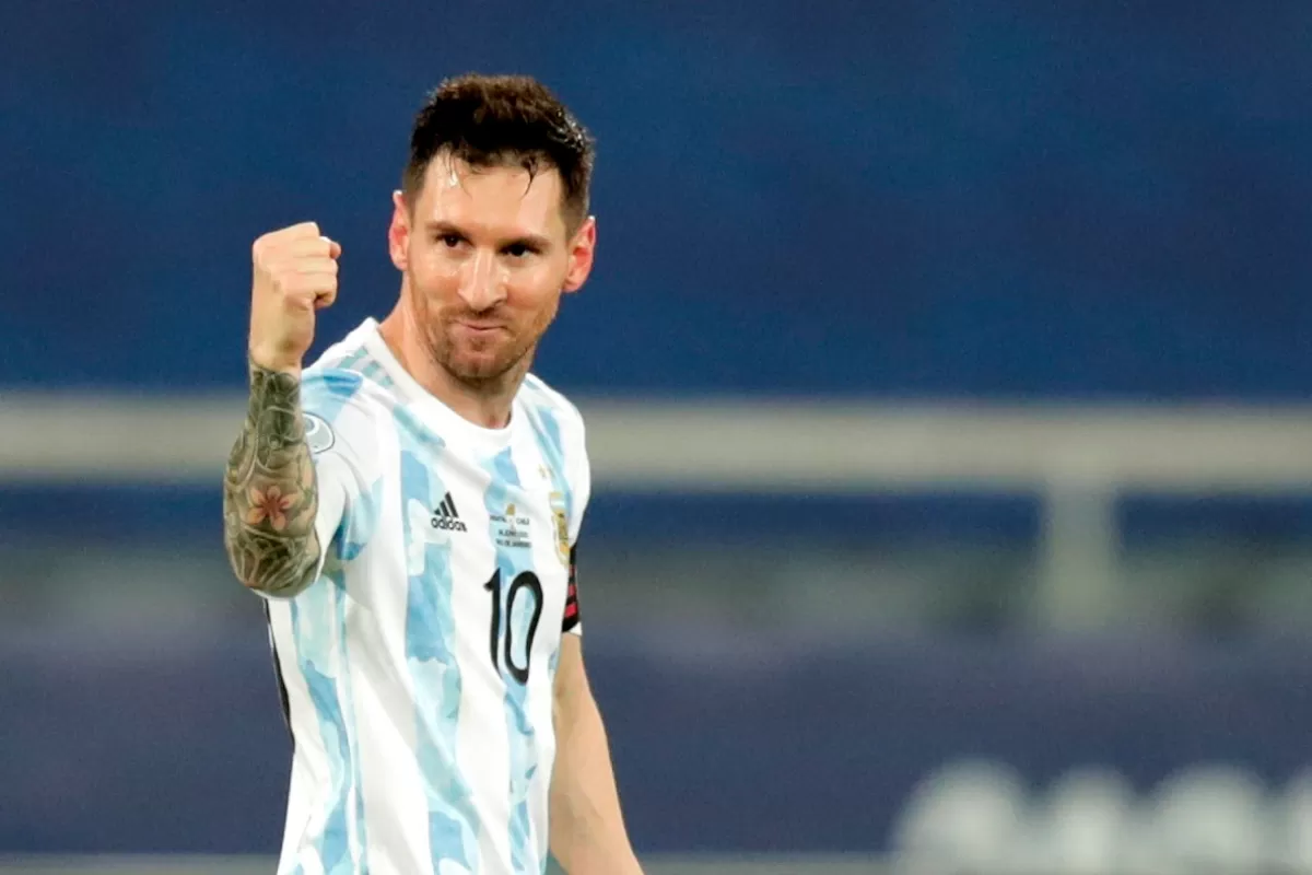 Lionel Messi llevará la camiseta número 10 y la cinta de capitán de la Argentina en Qatar 2022.