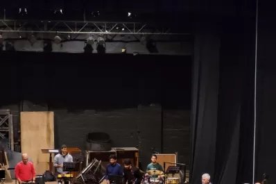 Sólo timbales, marimbas, bongós, tambores, xilofones y maracas