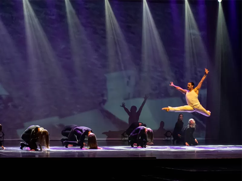 DESTREZA. El talento de Hernán Piquín le permitió recorrer grandes escenarios de la danza en el mundo.  