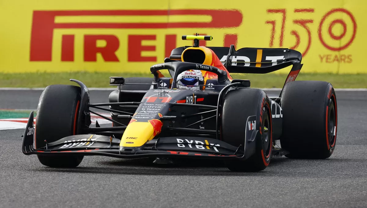 MÁS CERCA. Verstappen Verstappen aventaja a Leclerc por 104 puntos en la clasificación y necesita sumar ocho más que el monegasco para coronarse mañana.