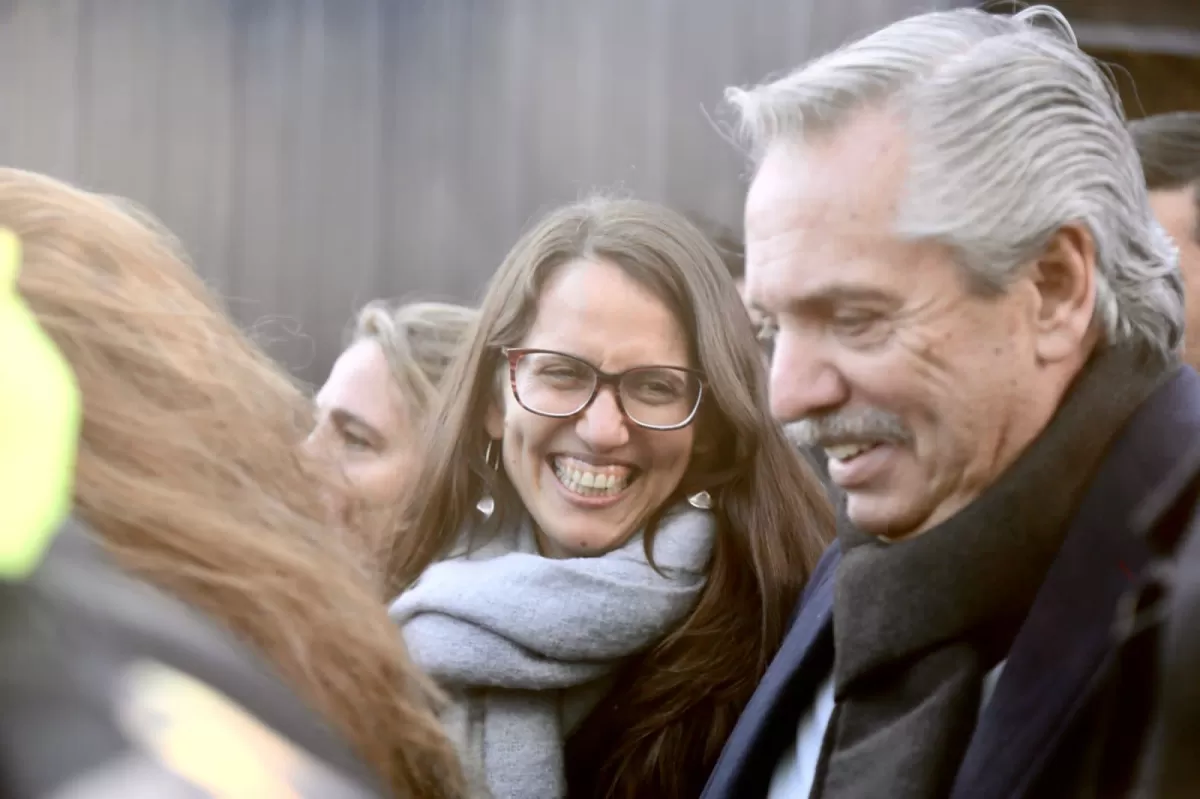 EX FUNCIONARIA. La ahora ex ministra de Mujeres, Género y Diversidad, Gómez Alcorta, junto al presidente Alberto Fernández. Foto de Twitter @EliGAlcorta