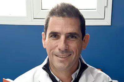 Distinguirán al neurocirujano Álvaro Campero en la Legislatura