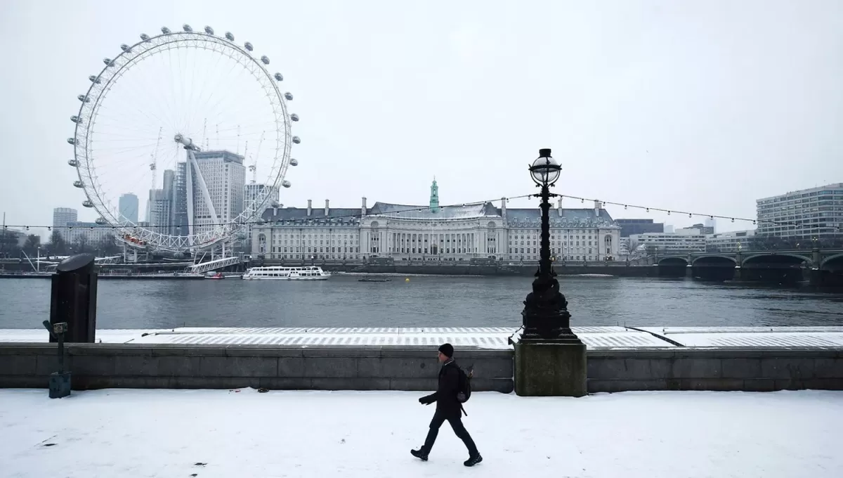 EN CRISIS. La llegada del invierno más la inflación están provocando cambios en las conductas de los británicos.