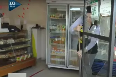 Rompieron la puerta de vidrio y sustrajeron la caja registradora en una panadería