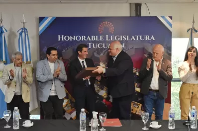 Reconomiento oficial: en la Legislatura homenajearon al neurocirujano Álvaro Campero