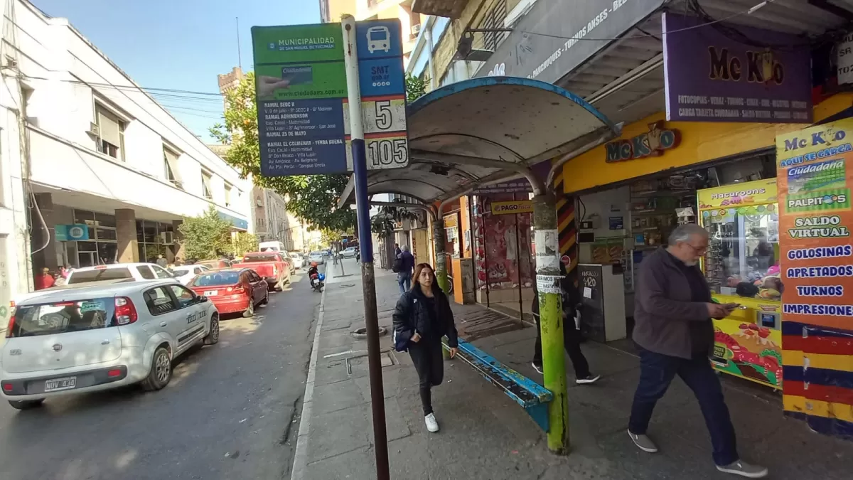 Paro de colectivos. Foto: Analía Jaramillo LA GACETA