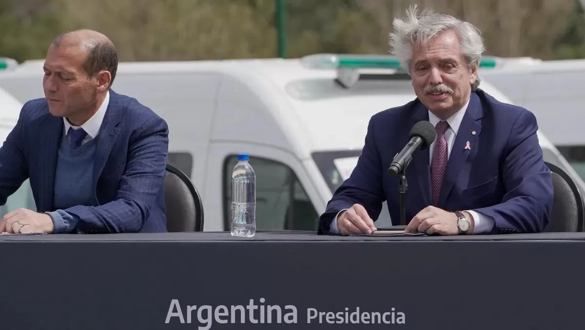 El viento neuquino sorprendió al Presidente y las redes se llenaron de memes