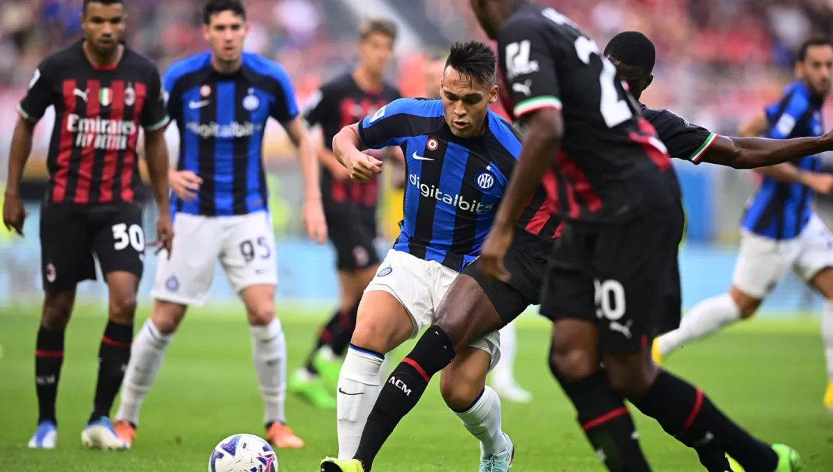 SÍMBOLO. Lautaro Martínez es la carta de gol de Inter para esta tarde ante Barcelona.