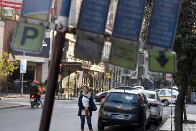 En medio del paro de UTA, aparecieron los autos Uber y las mototaxis