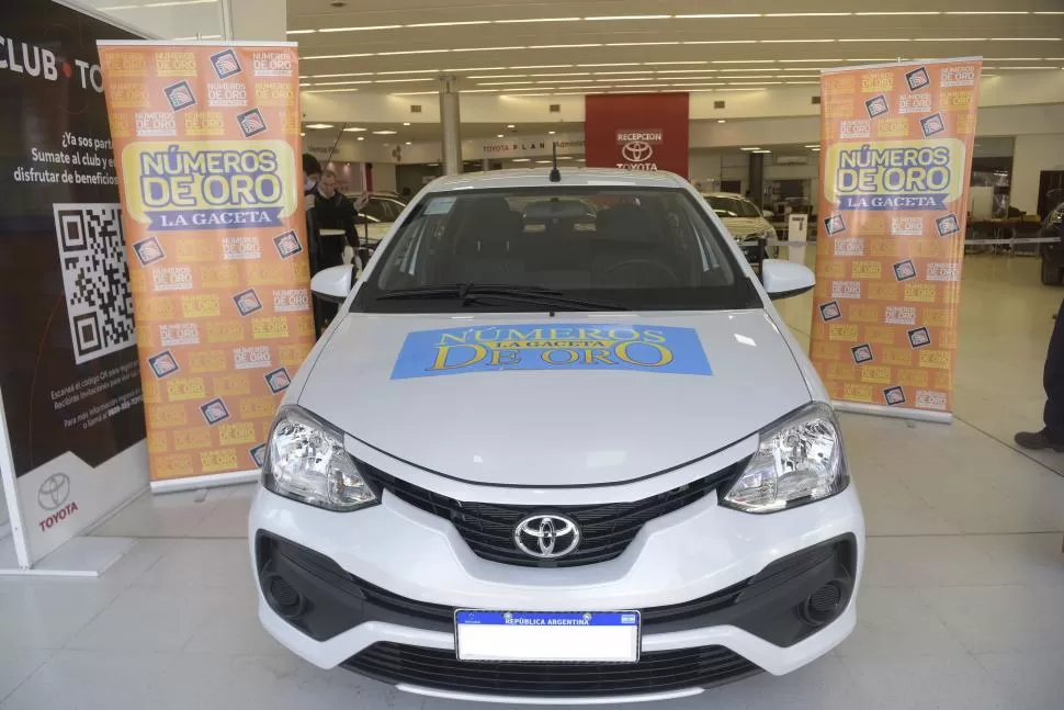 PUEDE SER TUYO. Este es el Toyota Etios, 0 kilómetro, que se sorteará mañana entre las tarjetas depositadas. LA GACETA / FOTO DE franco vera