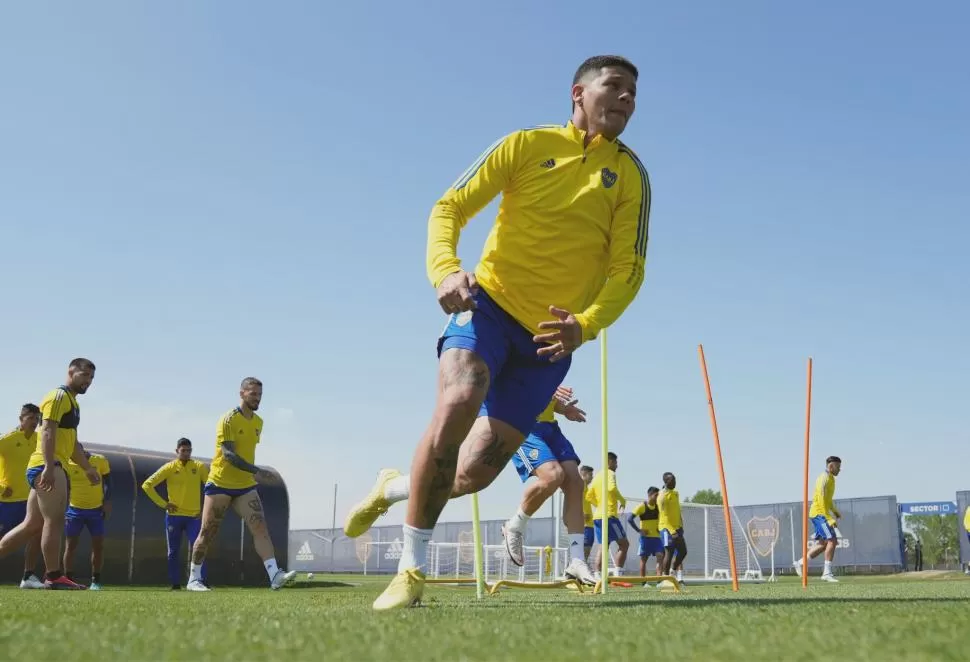 ¿REGRESA?. Marcos Rojo volvería a ser titular en Boca.  twitter @BocaJrsOficial