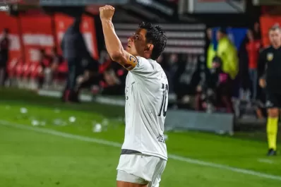 Pulguita Rodríguez se ausentó de la pretemporada de Colón: ¿Vuelve a Atlético Tucumán?