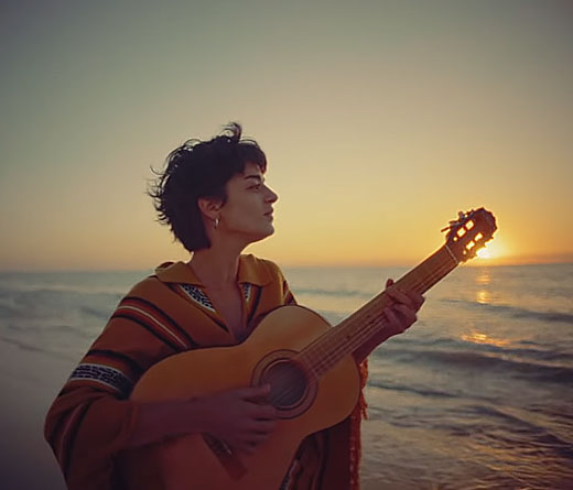 ZOE GOTUSSO. Llega la cantante y compositora cordobesa de pop y bossa.  credito