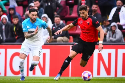 Racing venció 2 a 0 a Colón, y relegó a Atlético Tucumán el tercer puesto