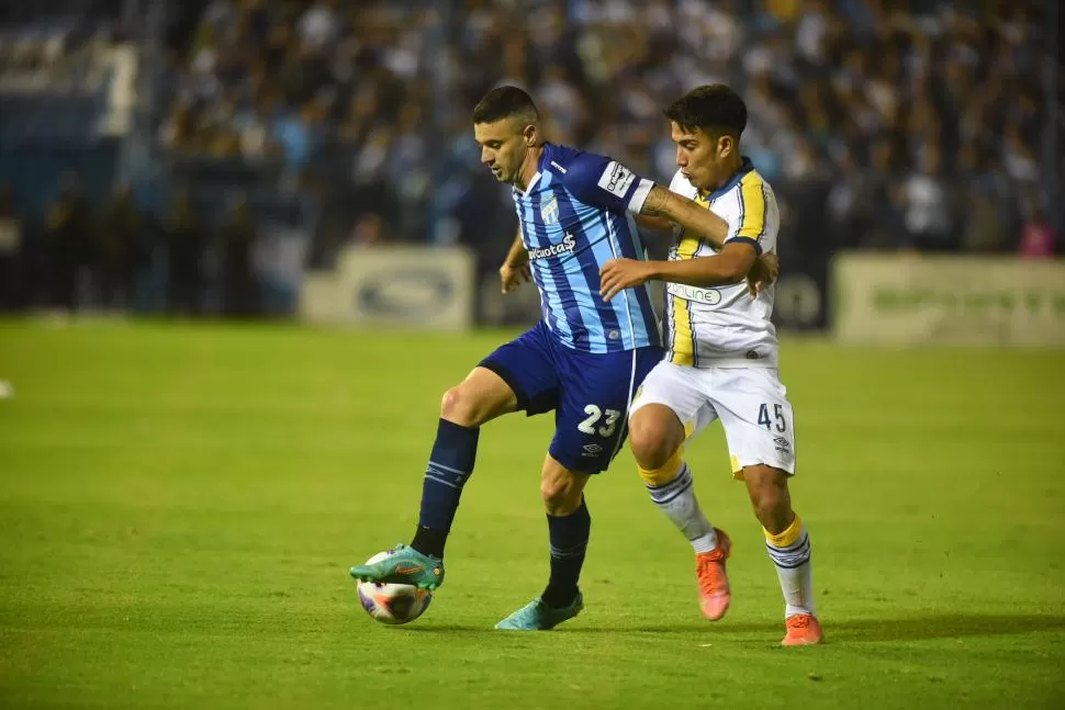  ¡QUÉ NOCHE!. Carrera puso sacrificio pero no estuvo preciso. Para colmo, no pudo convertir el penal en el cierre del partido.