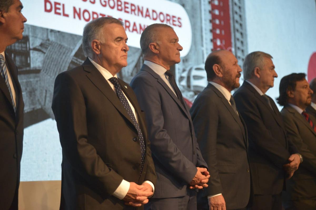 EN EL NORTE GRANDE. El gobernador Osvaldo Jaldo representa a Tucumán en Santiago del Estero. Foto de Com. Pública