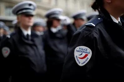 Horror en París: un indigente halló el cuerpo de una niña dentro de una caja