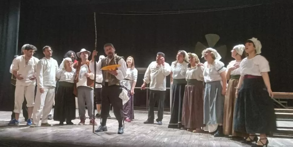 EN ENSAYO. Todo listo para el estreno de “La charada de Don Quijote”. 