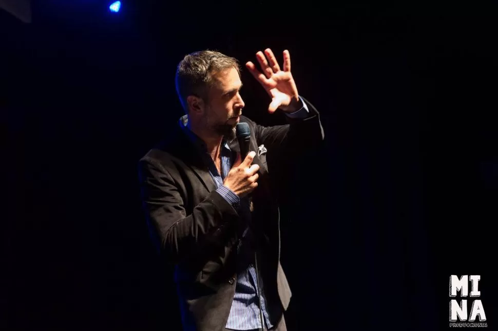 HUMOR DESDE LA PALABRA. Juan Barraza disfruta jugar en sus espectáculos con el manejo del lenguaje.  