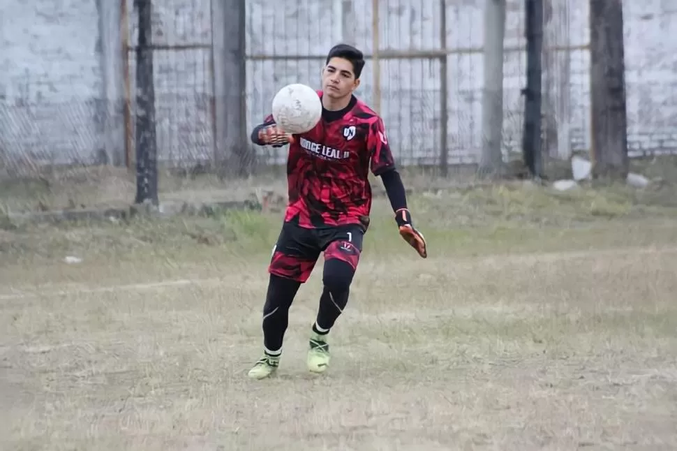 RACHA. Juárez Ávila, de Unión del Norte, lleva siete partidos sin recibir goles. LA GACETA / FOTO DE DIEGO ÁRAOZ