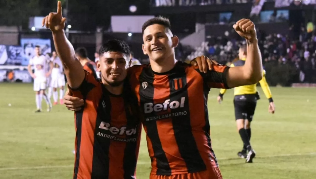 EL FESTEJO. Nicolás Benegas anotó su tercer gol del campeonato para sellar la clasificación de Defensores de Belgrano.