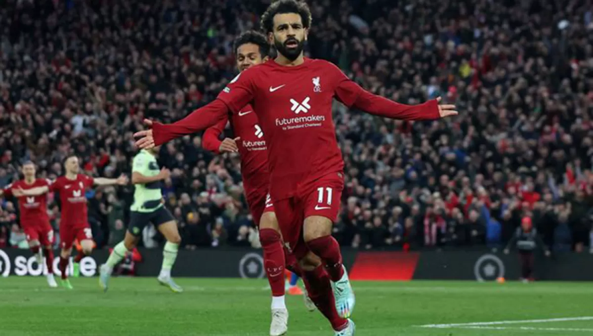 GOLEADOR.  Mohamed Salah se convirtió en la gran figura del Liverpool, que le quitó el invicto a Manchester City.