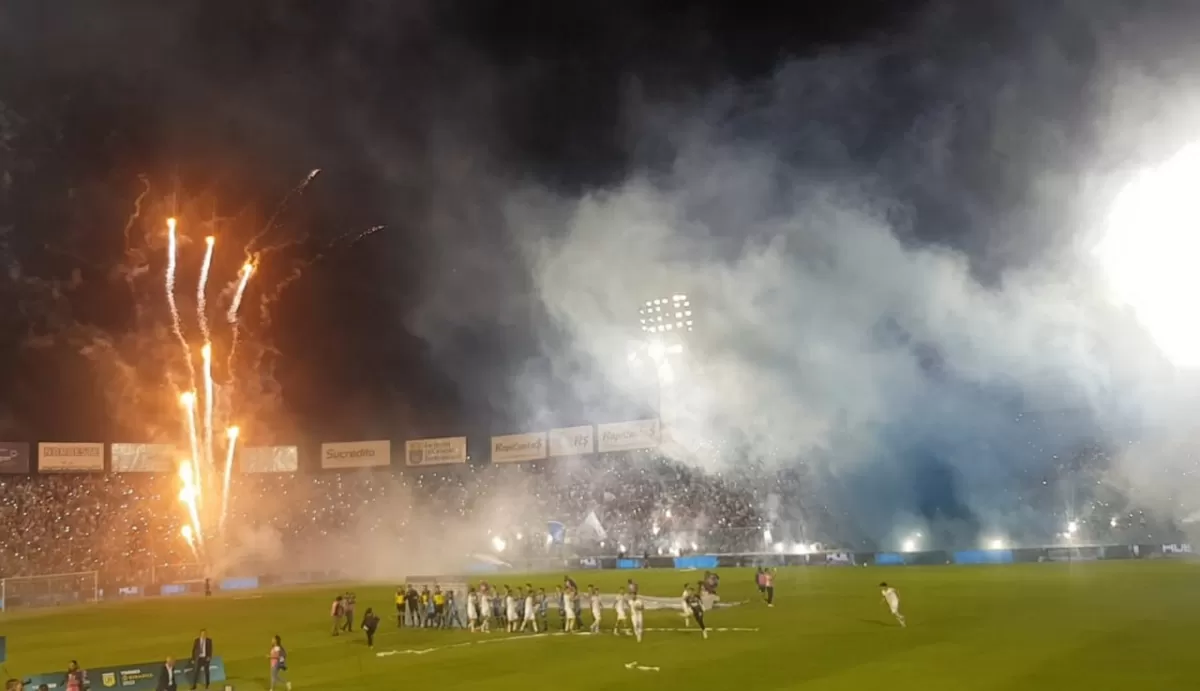 El estadio José Fierro estará repleto esta noche frente a Unión.