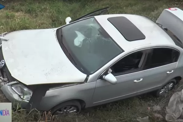 Un auto cayó a un canal de la ruta 301, a la altura de la rotonda de San Pablo
