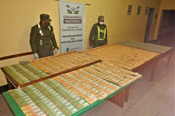 Viajaban de Salta a Córdoba con más de $ 4 millones y miles de dólares