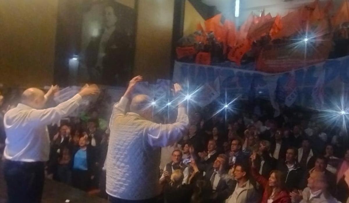 POSIBLE FÓRMULA. Osvaldo Jaldo y Juan Manzur estrenan la convocatoria a elecciones en el acto por el 17 de Octubre, en el PJ local.