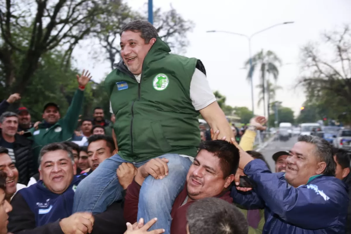 CÉSAR TÓRRES FESTEJA. 