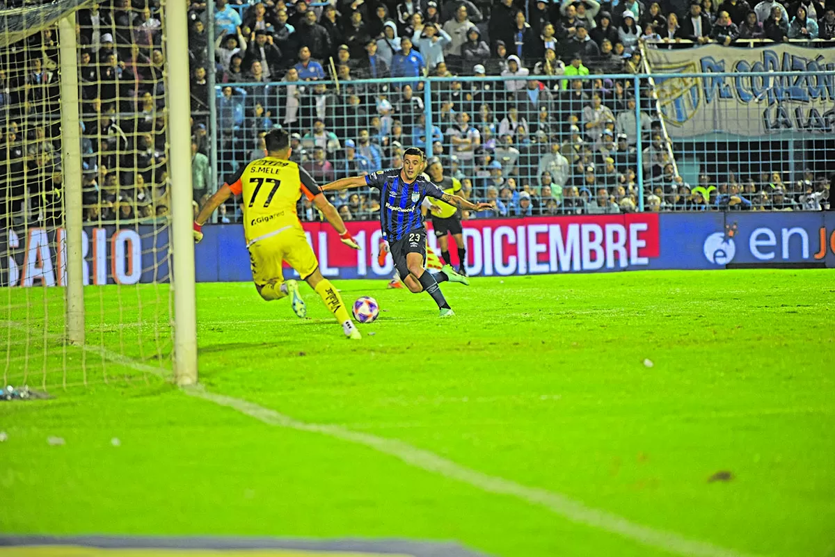 Carrera no estuvo fino. Atlético debía ganar pero no lo consiguió.