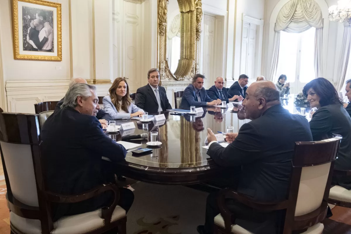 JUNTO A ALBERTO FERNÁNDEZ. El presidente Alberto Fernández participa de la reunión de Gabinete convocada por Juan Manzur. Foto de Prensa JDG