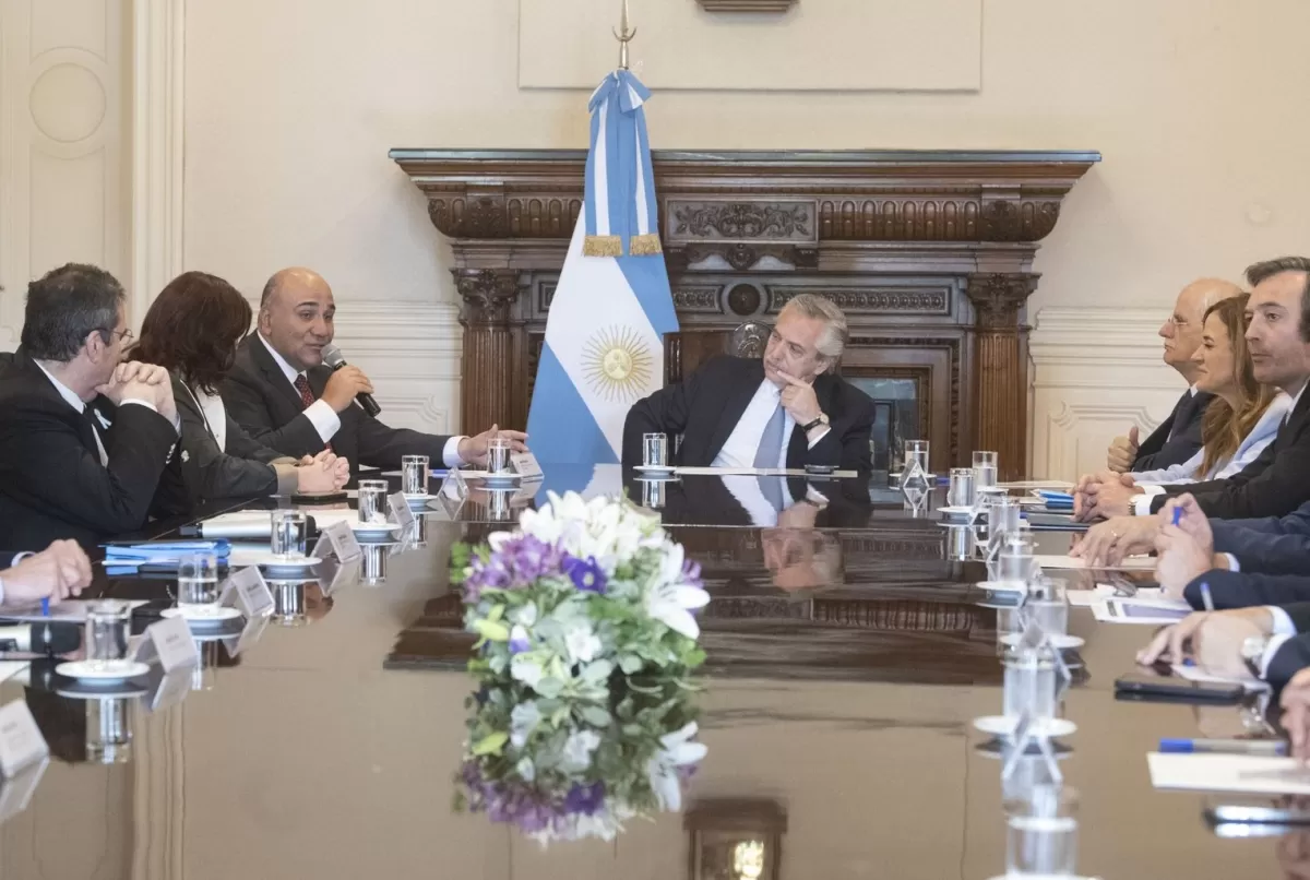 EN REUNIÓN DE GABINETE. Juan Manzur, junto al presidente, Alberto Fernández. Foto de Prensa JDG