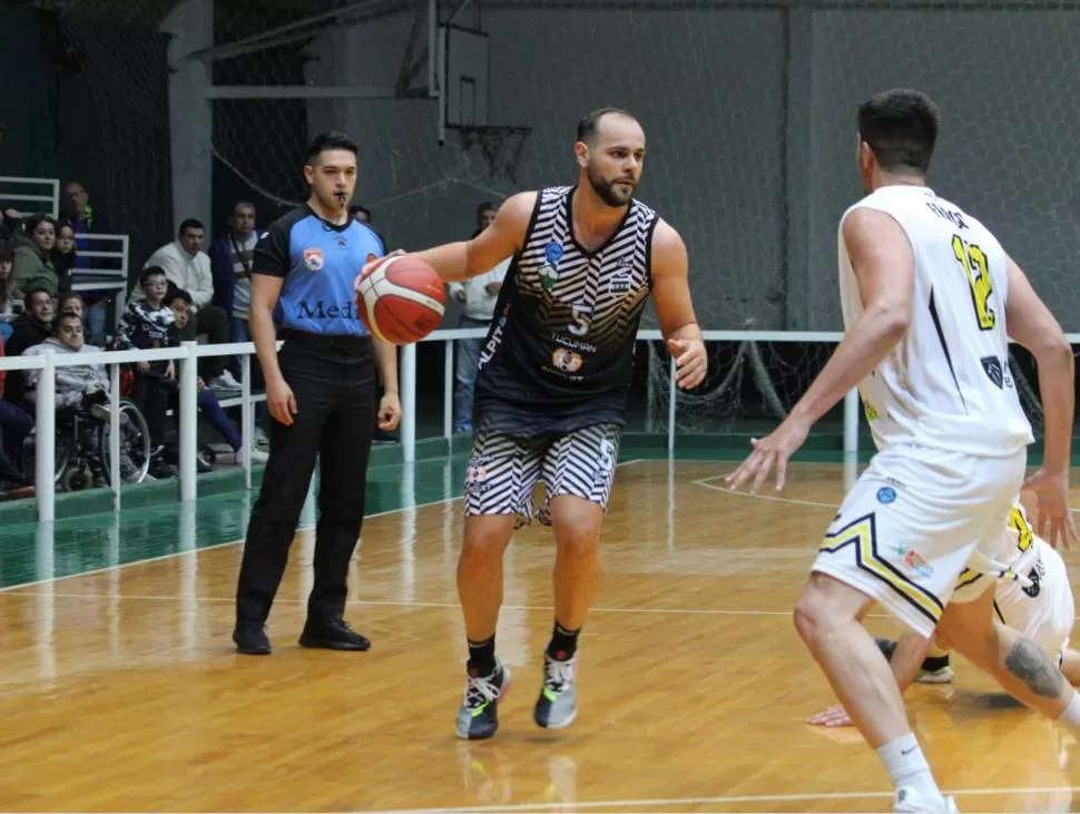 CLAVE. José Muruaga, fue la figura de Tucumán Básquet en el debut con victoria.  Foto de Lucia Peralta