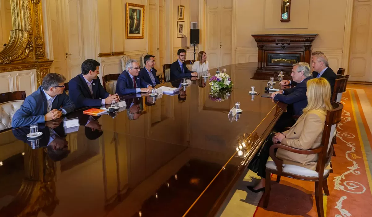 ENCUENTRO. Alberto Fernández recibió a un observatorio que trabaja en pos de mejorar la educación.