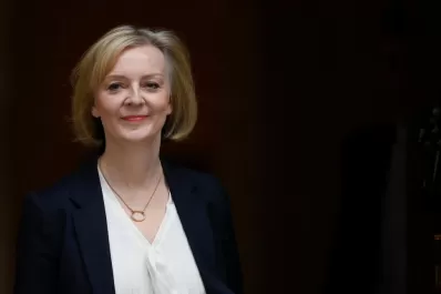 Reino Unido: entre abucheos y burlas, Truss se niega a dimitir