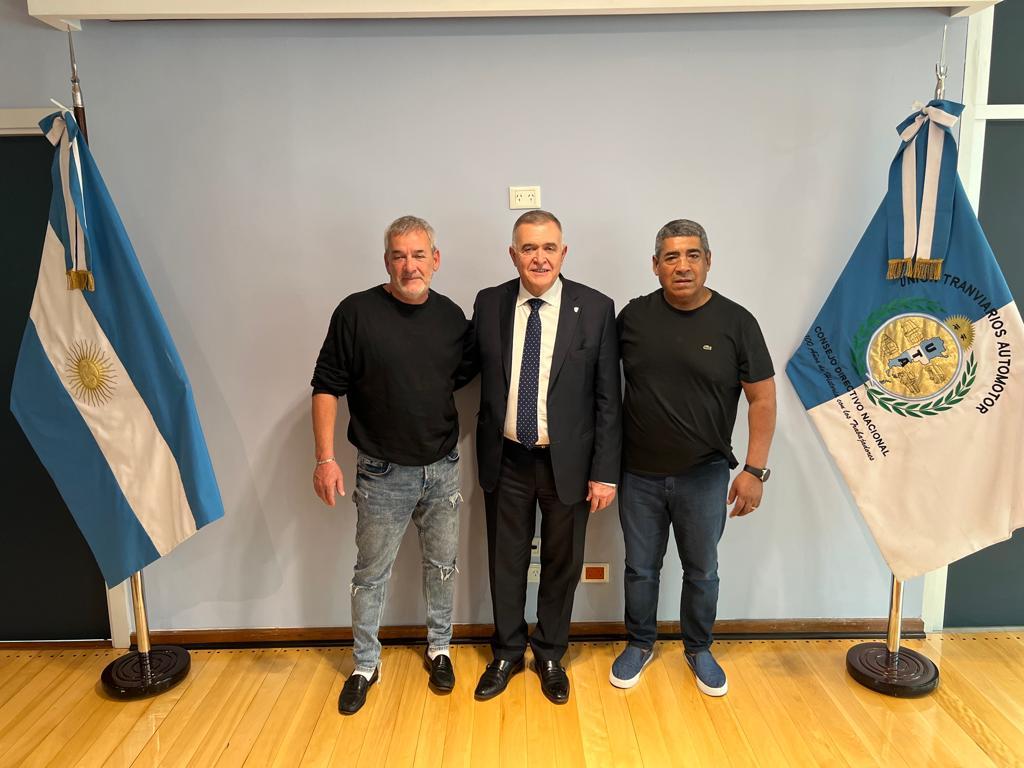 EN BUENOS AIRES. Jaldo, con los representantes sindicales de UTA. Foto de Prensa Gobernación