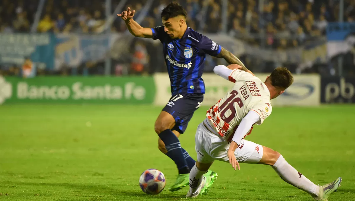 EL ÚLTIMO ESFUERZO. Atlético Tucumán viene de igualar en el Monumental ante Unión de Santa Fe.