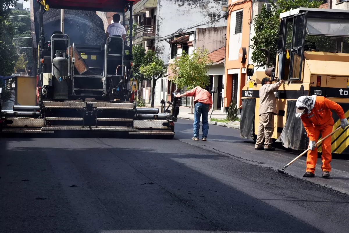 REPAVIMENTACIÓN EN SAN MIGUEL DE TUCUMÁN / FOTO DE PRENSA MUNICIPALIDAD DE SMT