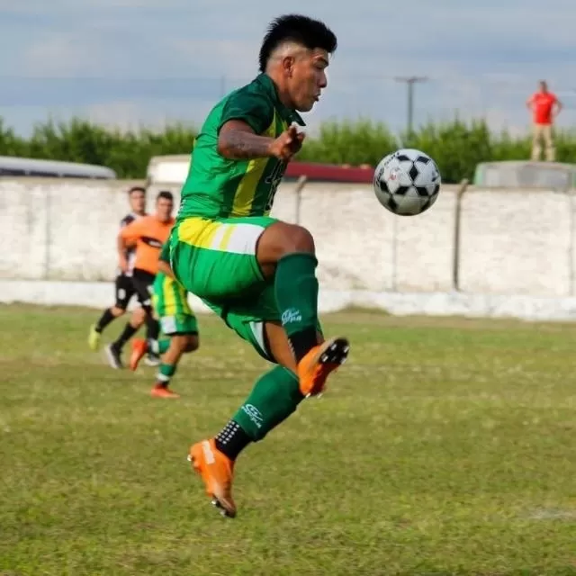 VERSÁTIL. Sergio Correa (volante de Ateneo). 