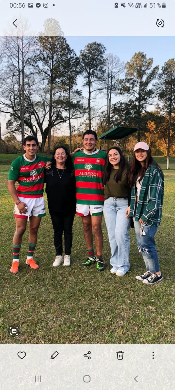 FAMILIA. Isaías, Nahuel, Rocío y Florencia Montoya Bellotto junto a su mamá. FOTO gentileza de Mariela Bellotto