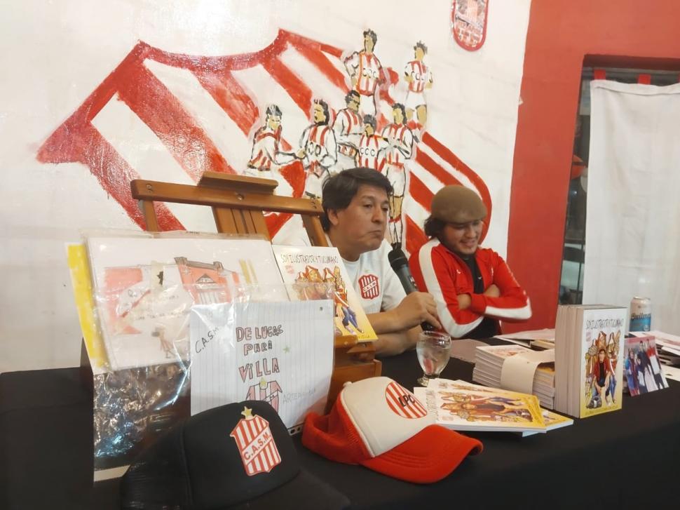 PRESENTACIÓN. A “Villa” lo acompañó su mentor, Héctor Palacios, en el lanzamiento del libro.