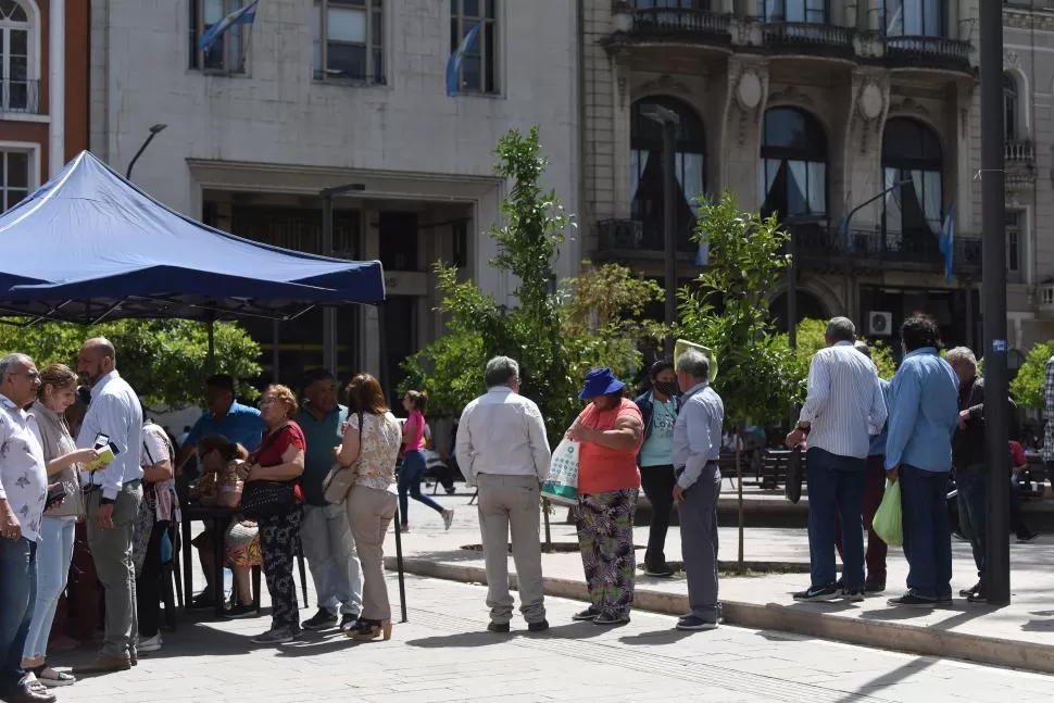 GESTIONES EN LA PLAZA. Hubo diferencias entre la Capital y el PE.  