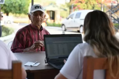 Entregan el Boleto Gratuito para Jubilados en el Hipódromo de Tucumán