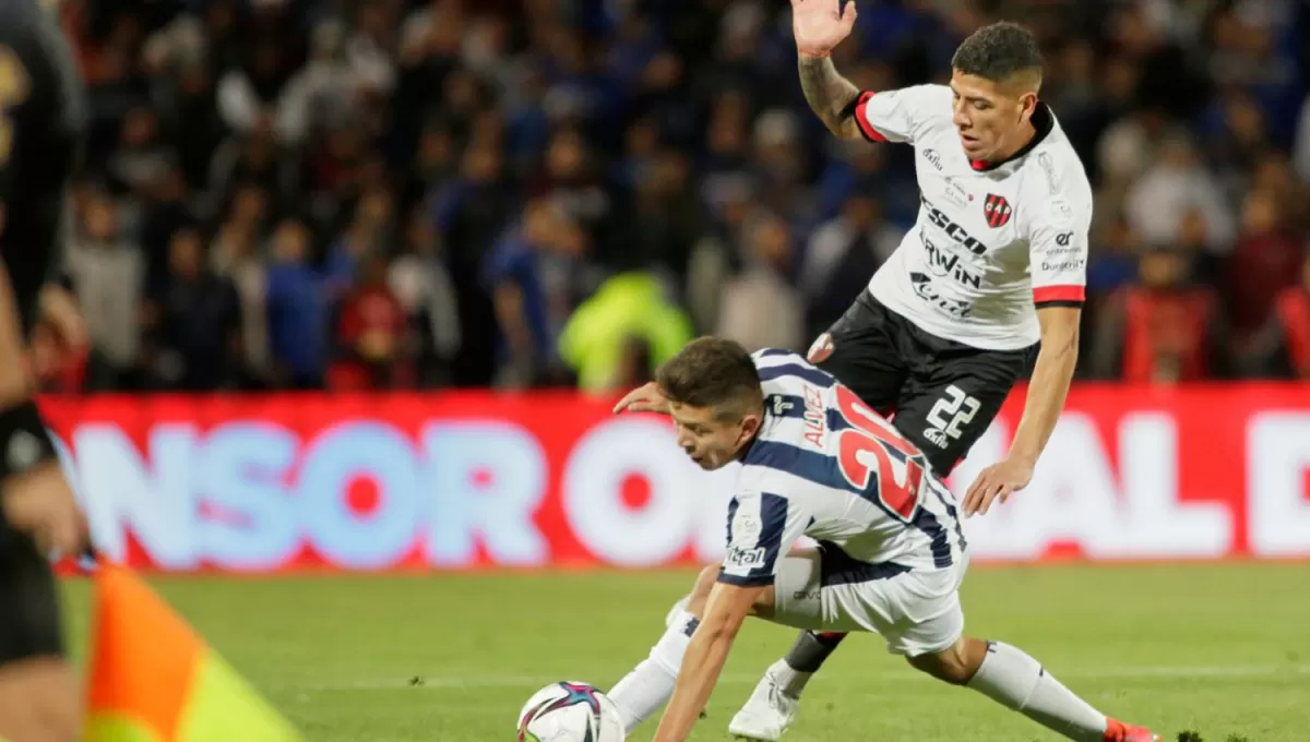 SIN DIFERENCIAS. Talleres y Patronato igualan en Mendoza en la final de la Copa Argentina.