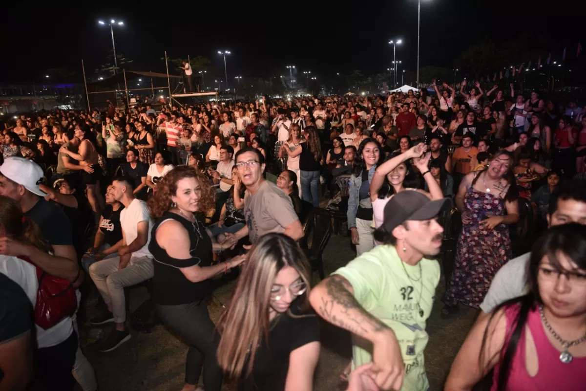 Banda XXI y el Cierre la nueva Luna, más de 30 personas se dieron en el lugar para festejar los 122 aniversarios de la ciudad de Concepción. ( foto: Banda XXI ).- La Gaceta/ Osvaldo Ripoll