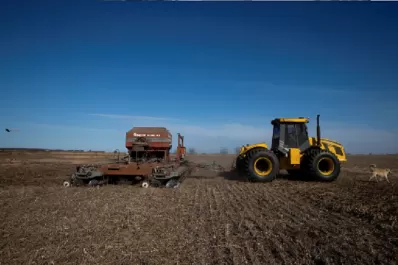 Mendoza: un niño murió al ser arrollado por un tractor que conducía su papá