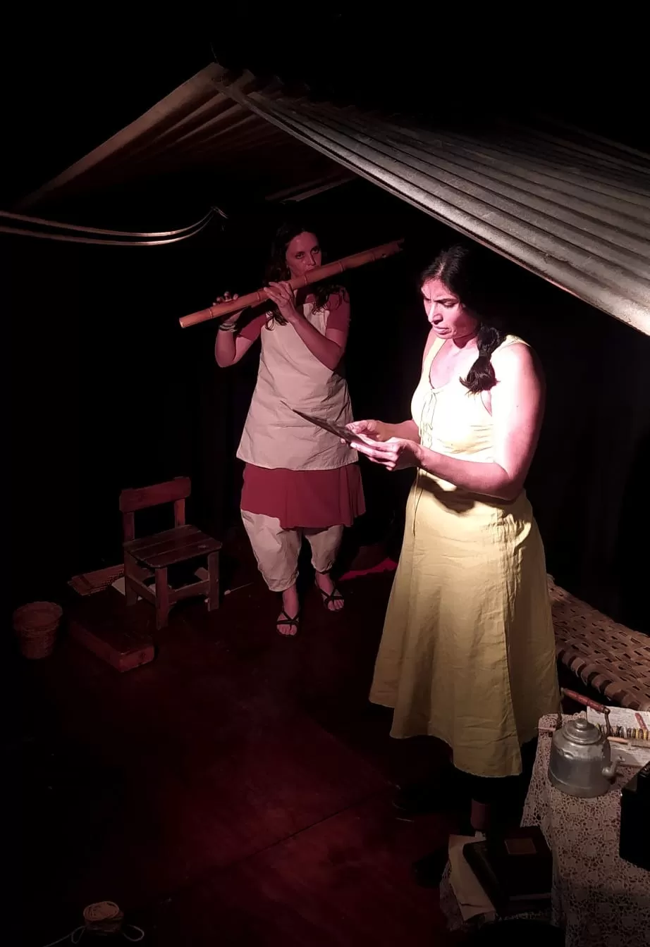 PARA REFLEXIONAR. Personaje y música en escena en “Canto al agua”. gentileza rossana medina